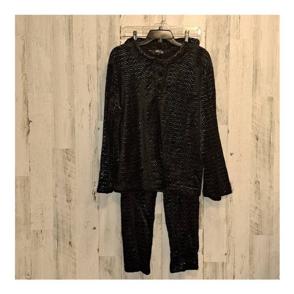 Women's Soft & Cozy Fleece Pajama Set Black & Silver Size S